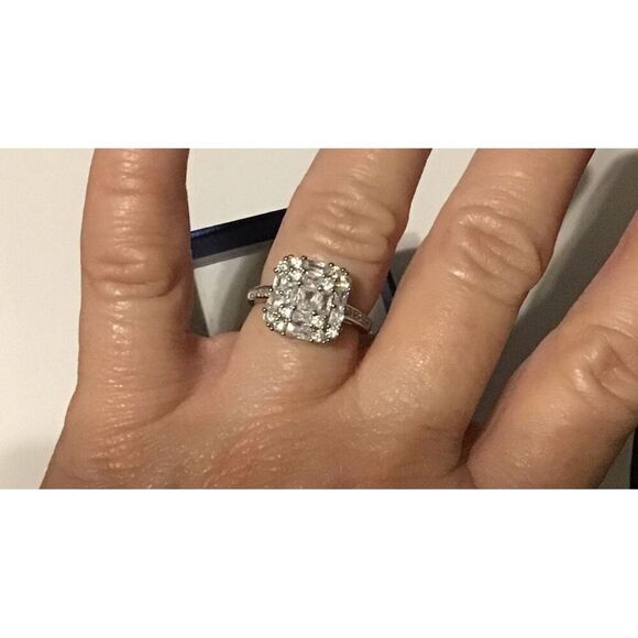 Stunning 3 Ct. Multi-Cut Sim Diamond Cluster Bridal Ring Sz 8 - Picture 4 of 4